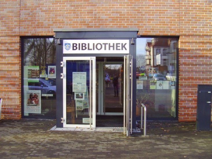 Eingang der Bibliothek in Wildau