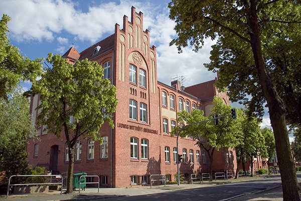 Das Schulgebäude der Ludwig Witthöft Oberschule in Wildau, ein Backsteinbau aus der Schwarttzkopff-Siedlung